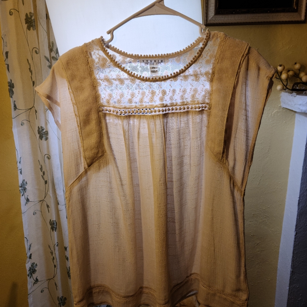 NWT Studio JPR Cream and Sheer Lace Top Size S